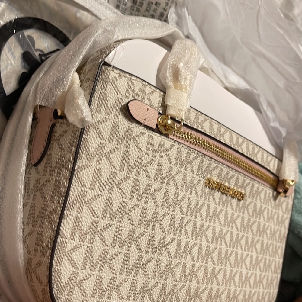 BRAND NEW MICHAEL KORS